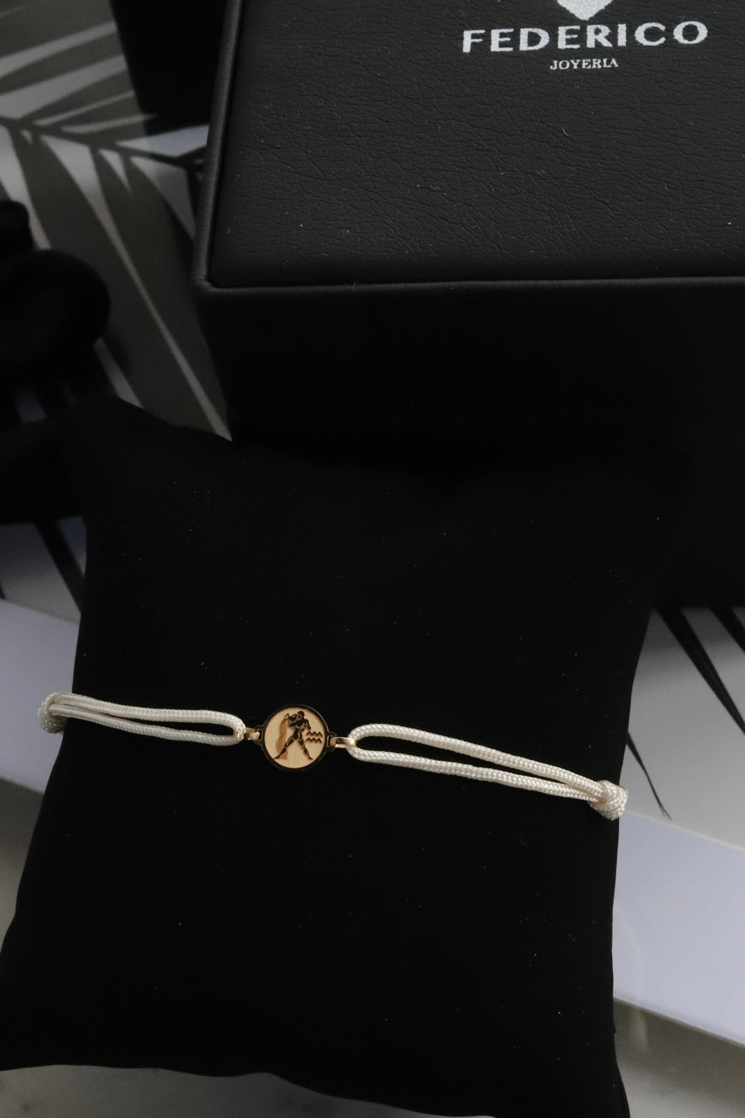 Acuario Zodiaco oro 18kt pulsera
