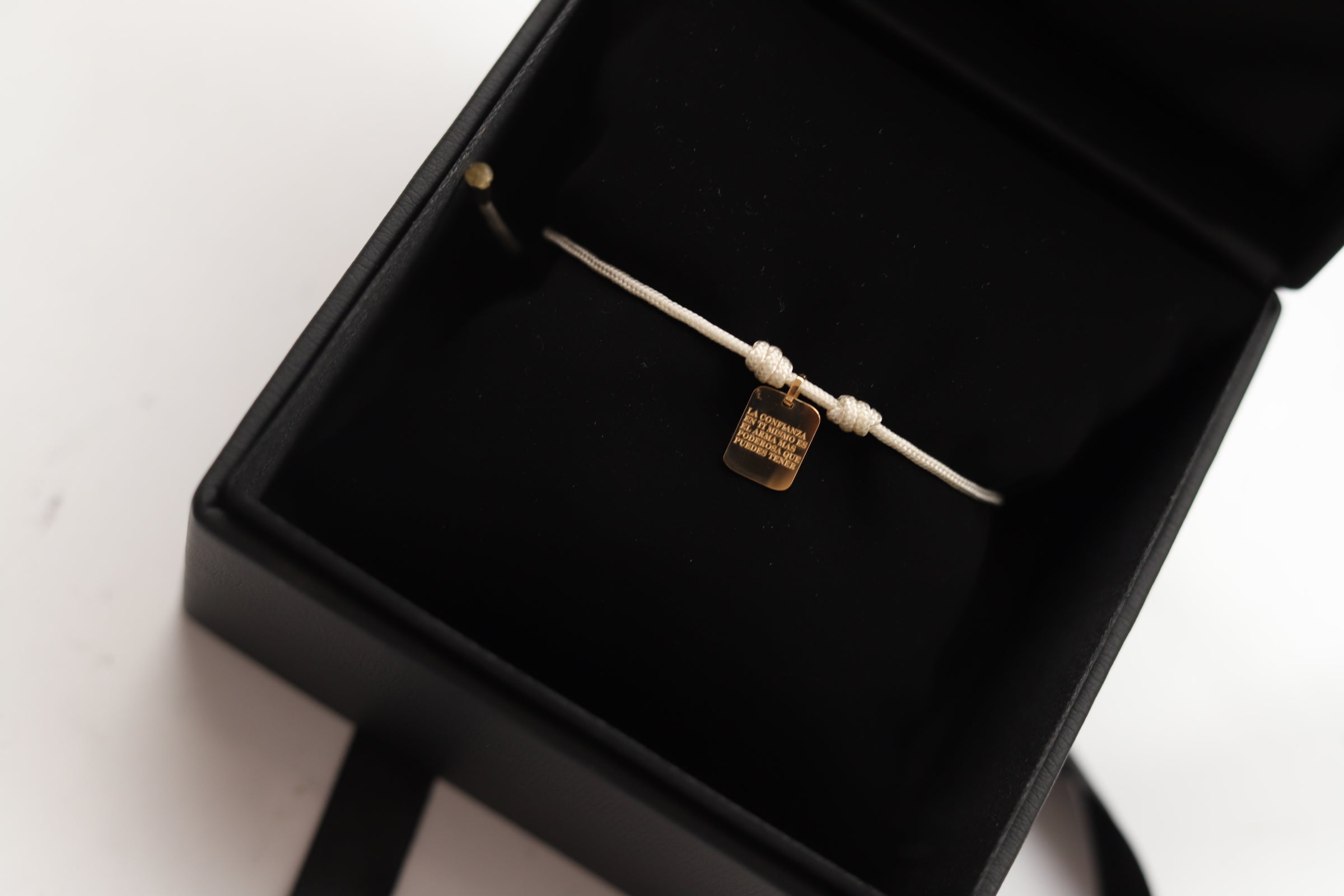 Amore placa oro 18kt pulsera