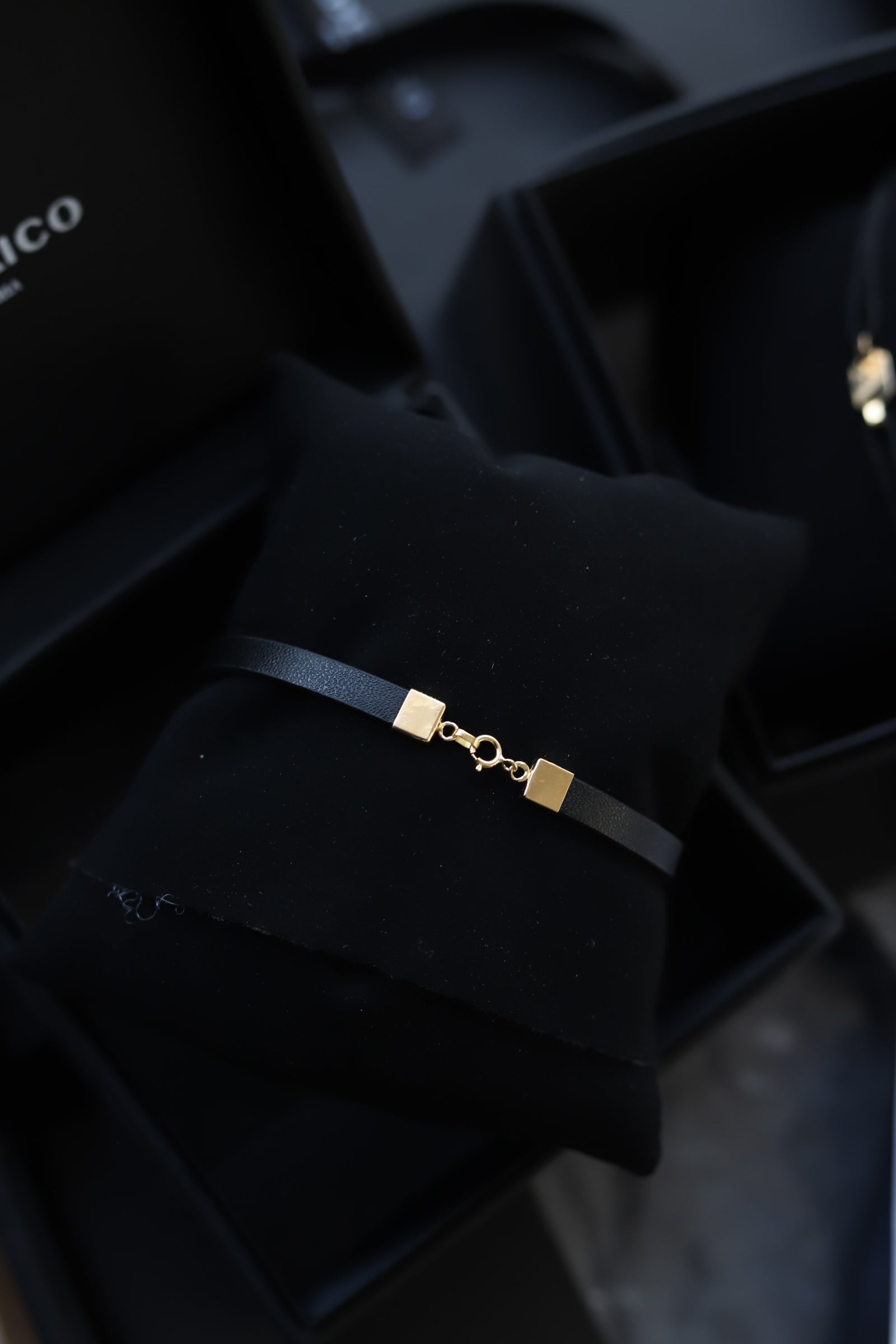 royal cuero oro 18kt