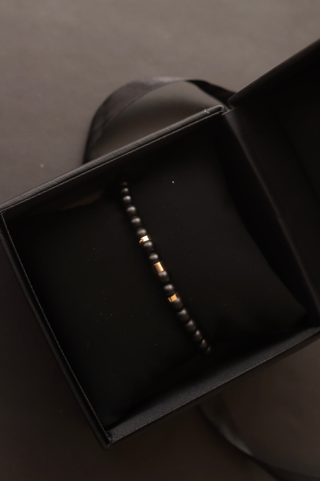 Stone onyx 18kt long hoop 2