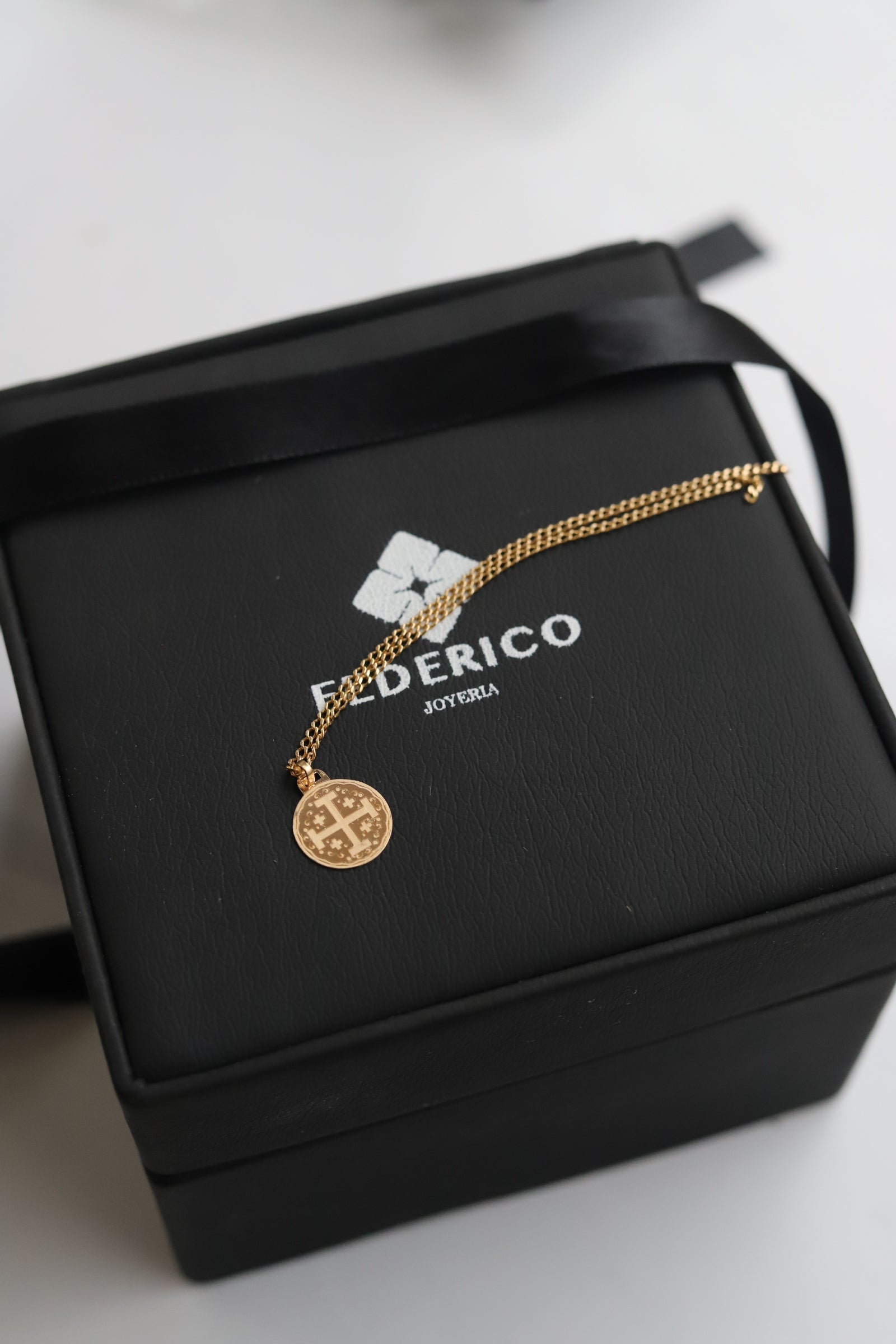 Cruz Oro dije 18kt