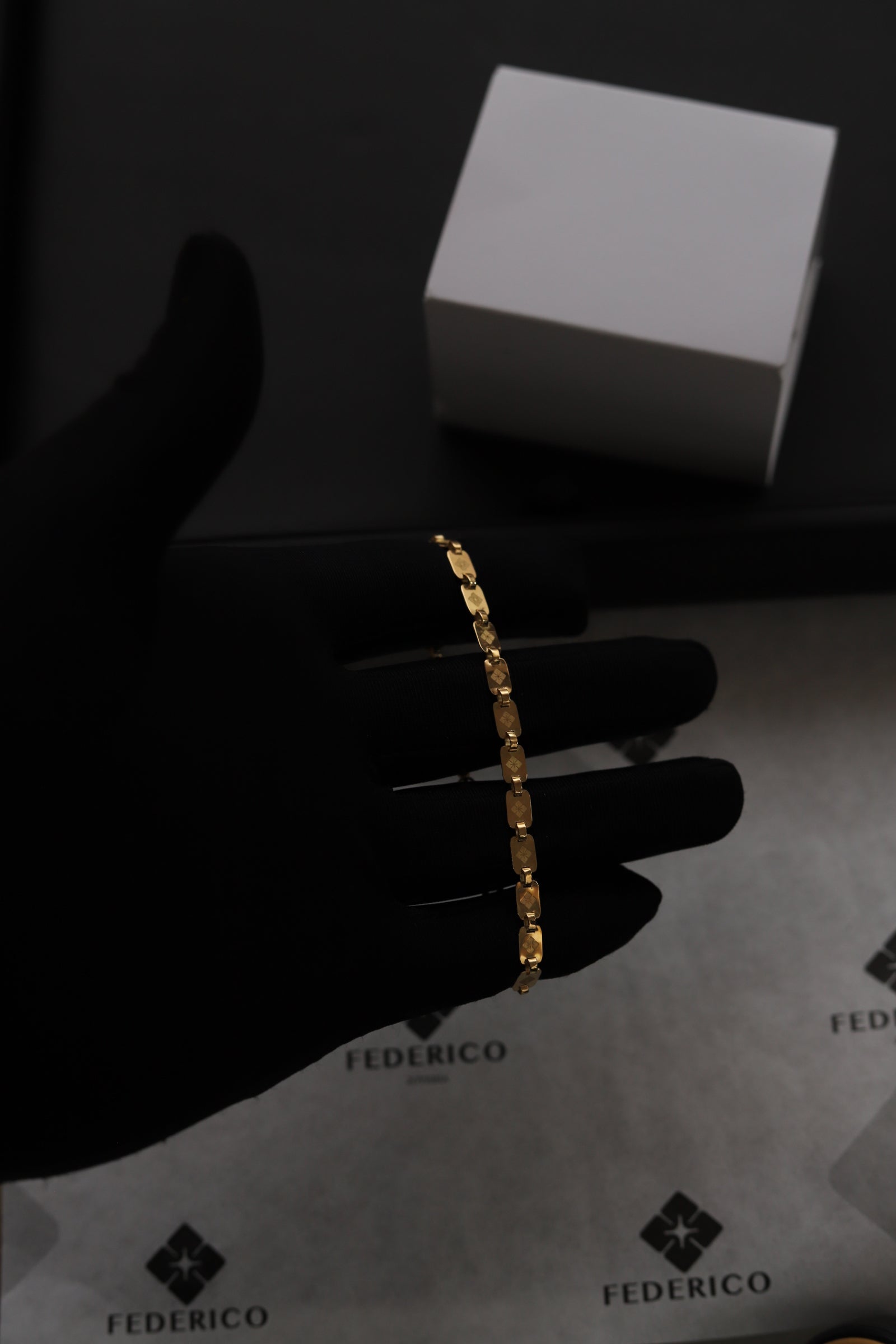 protector cadena eslabones pulsera oro 18kt