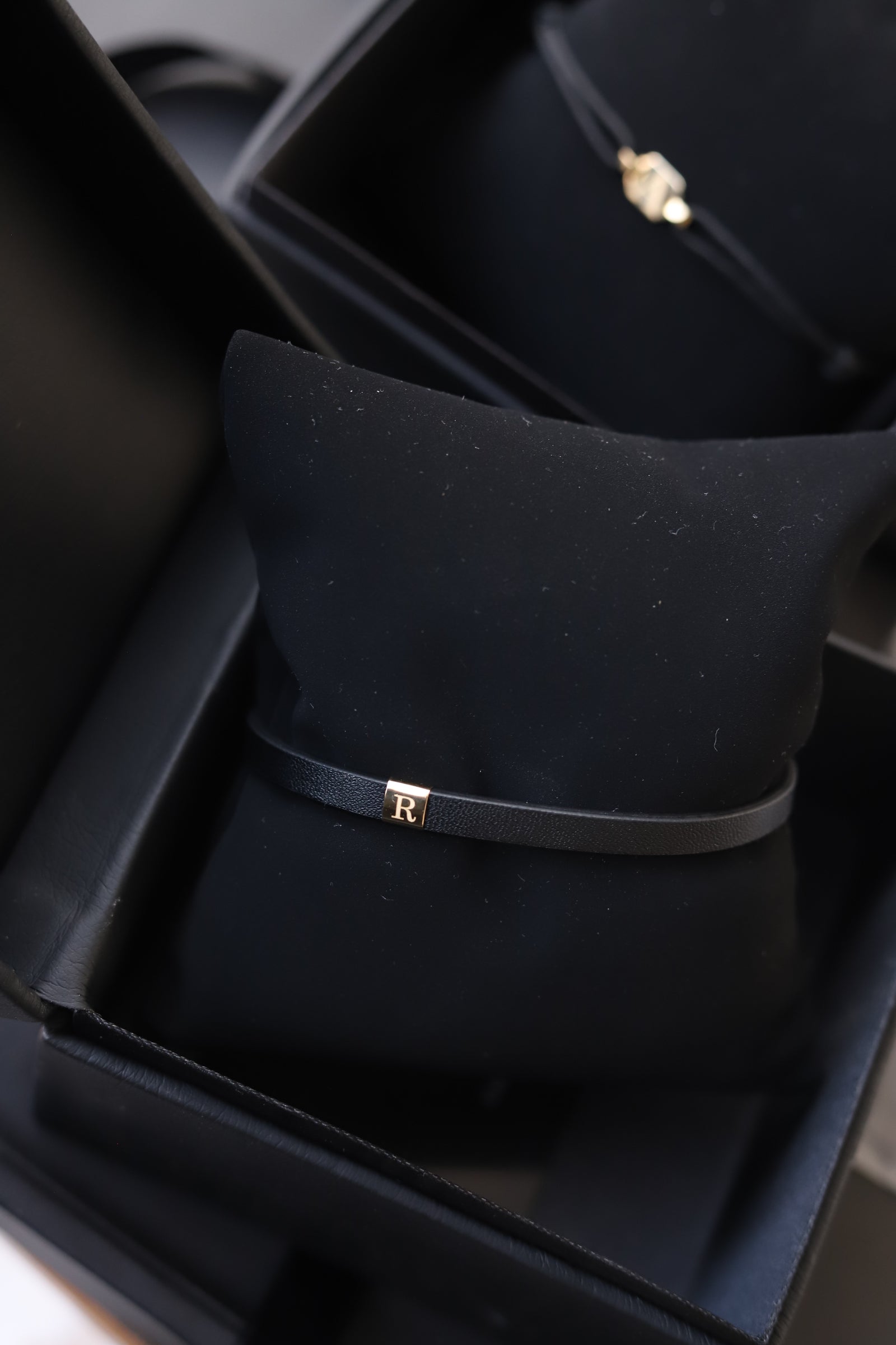 royal cuero oro 18kt