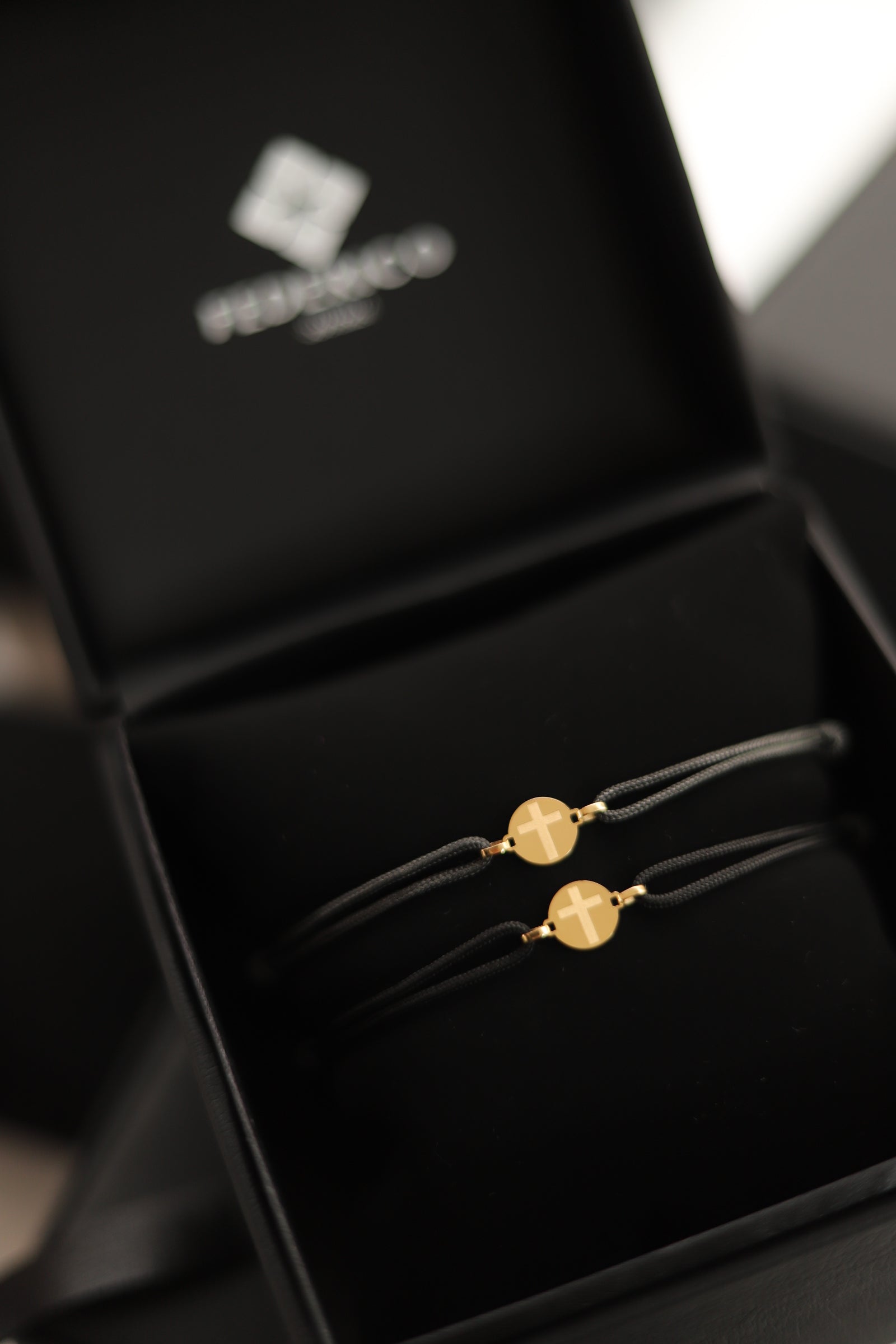 Combo Cruz esfera 18kt Bracelet