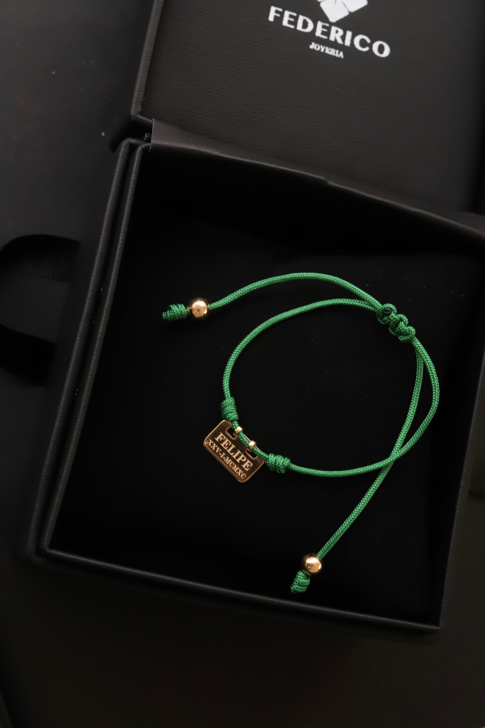 Placa amuleto oro 18kt pulsera