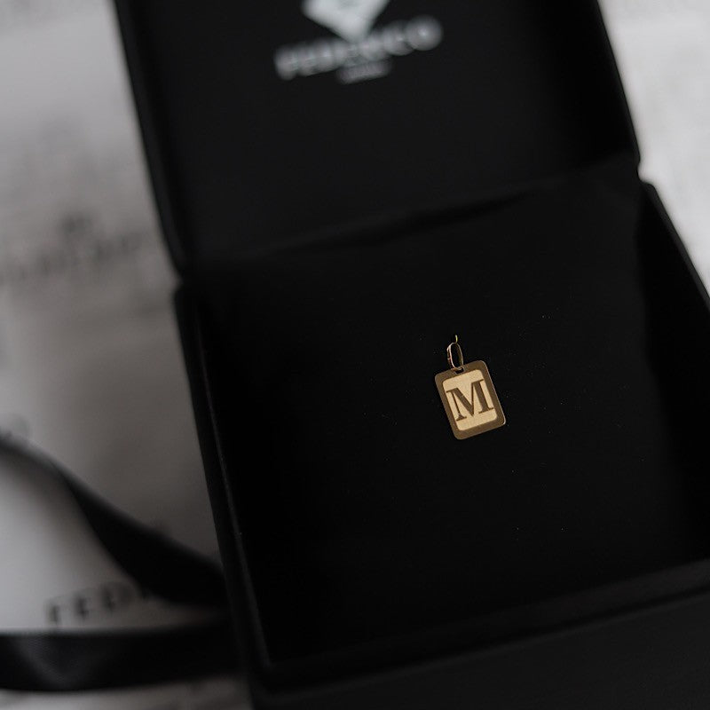 Dije Iniciales oro sólido 18kt