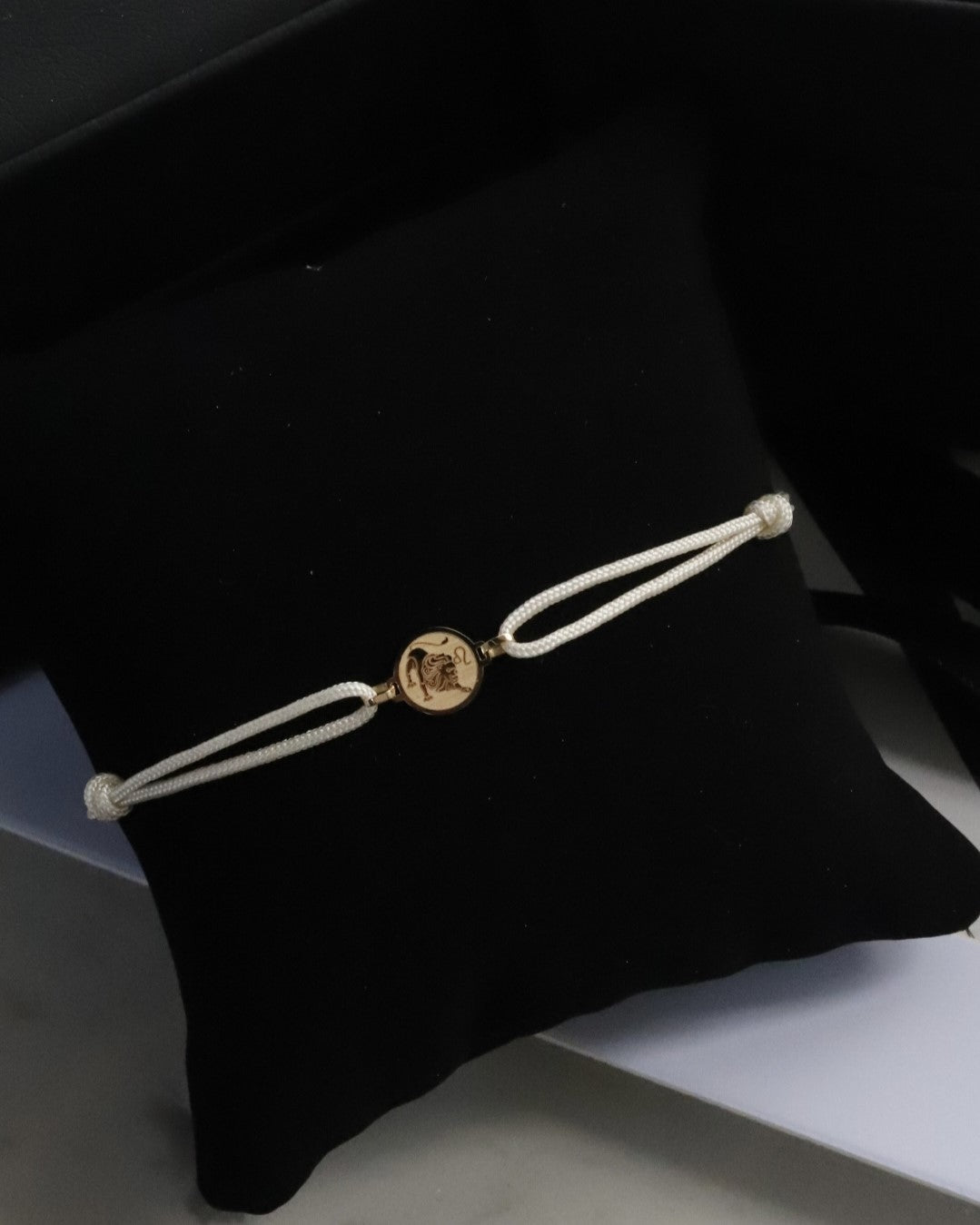 Leo Zodiaco oro 18kt pulsera