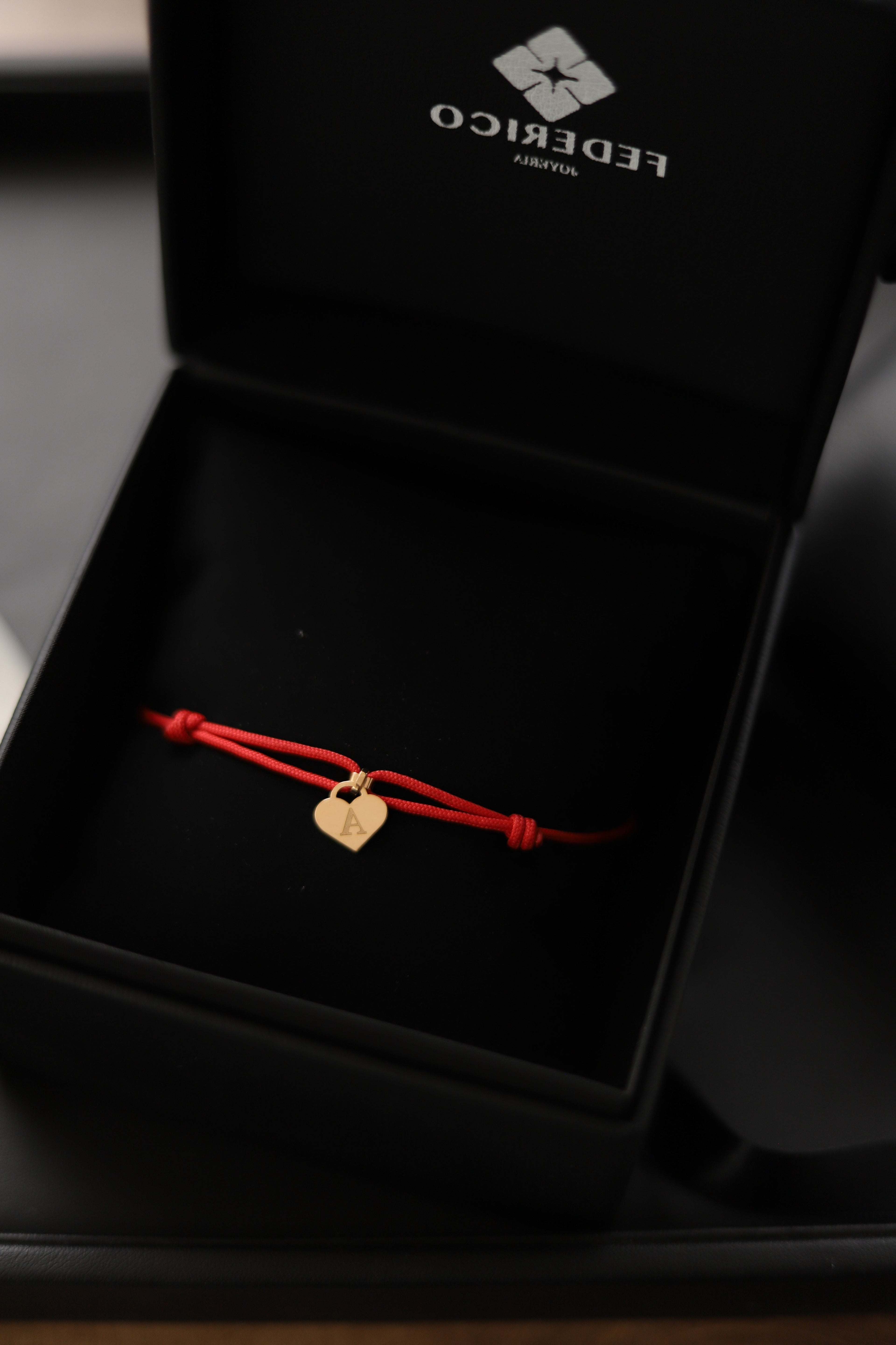 Corazón inicial 18 Kt