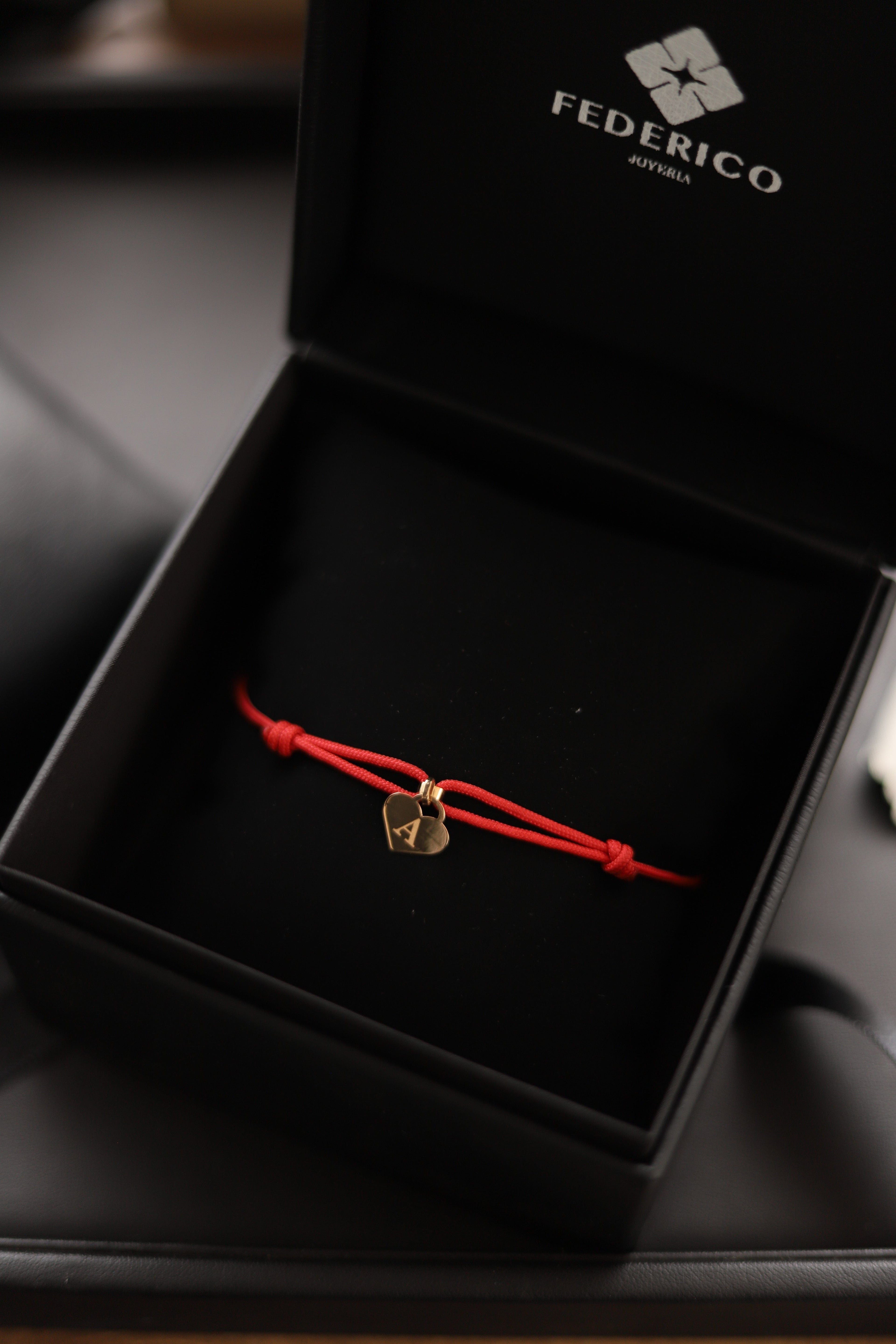 Corazón inicial 18 Kt