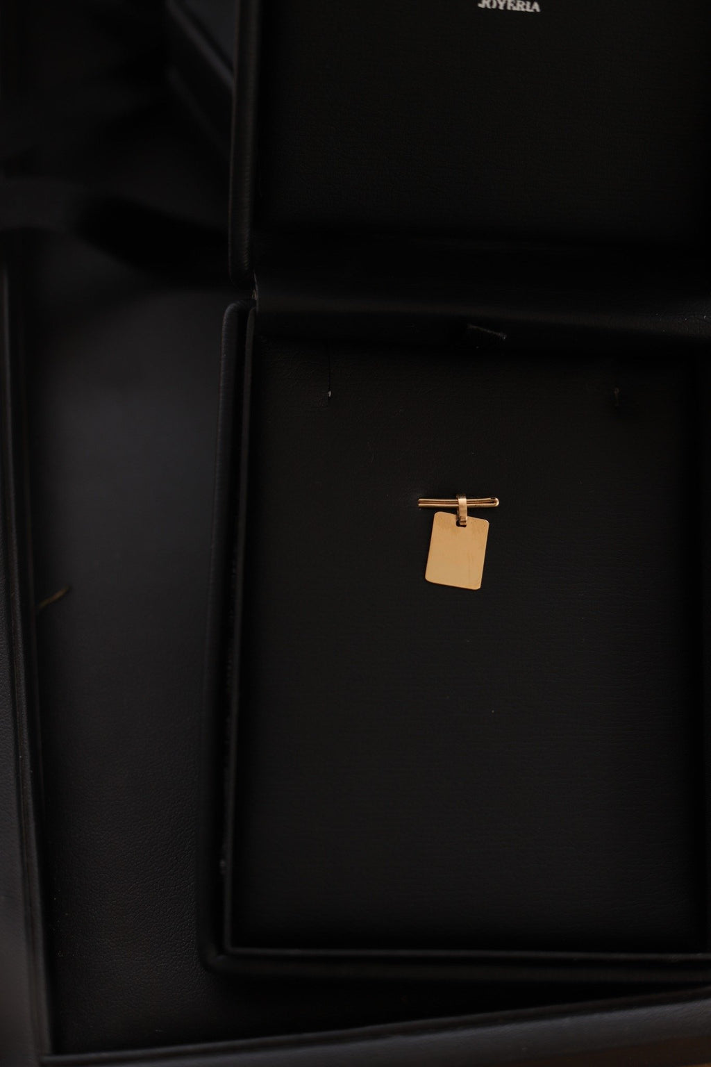 Mini dije inicial oro 18 kt