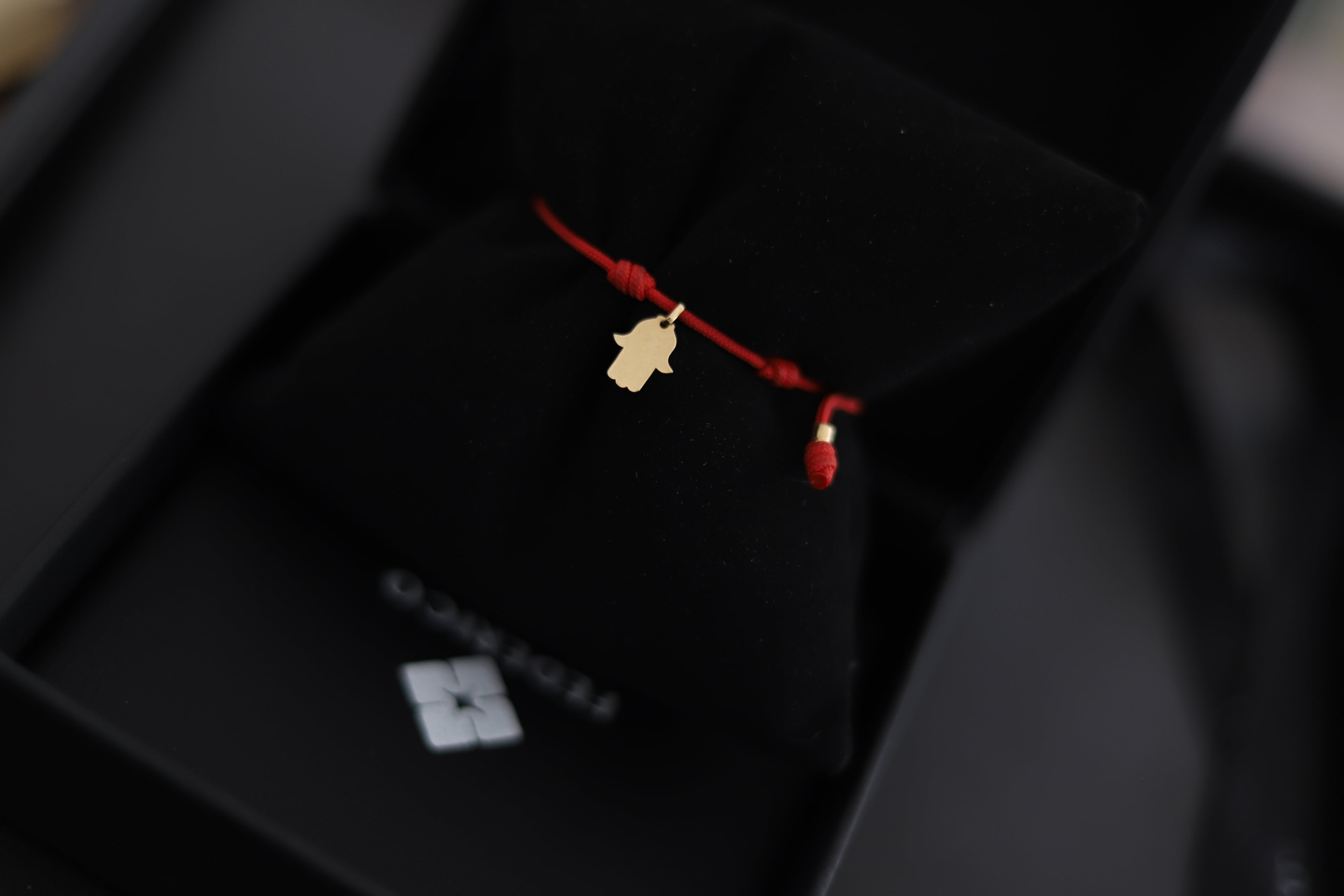 Pulsera mini hamnsa oro 18 kt