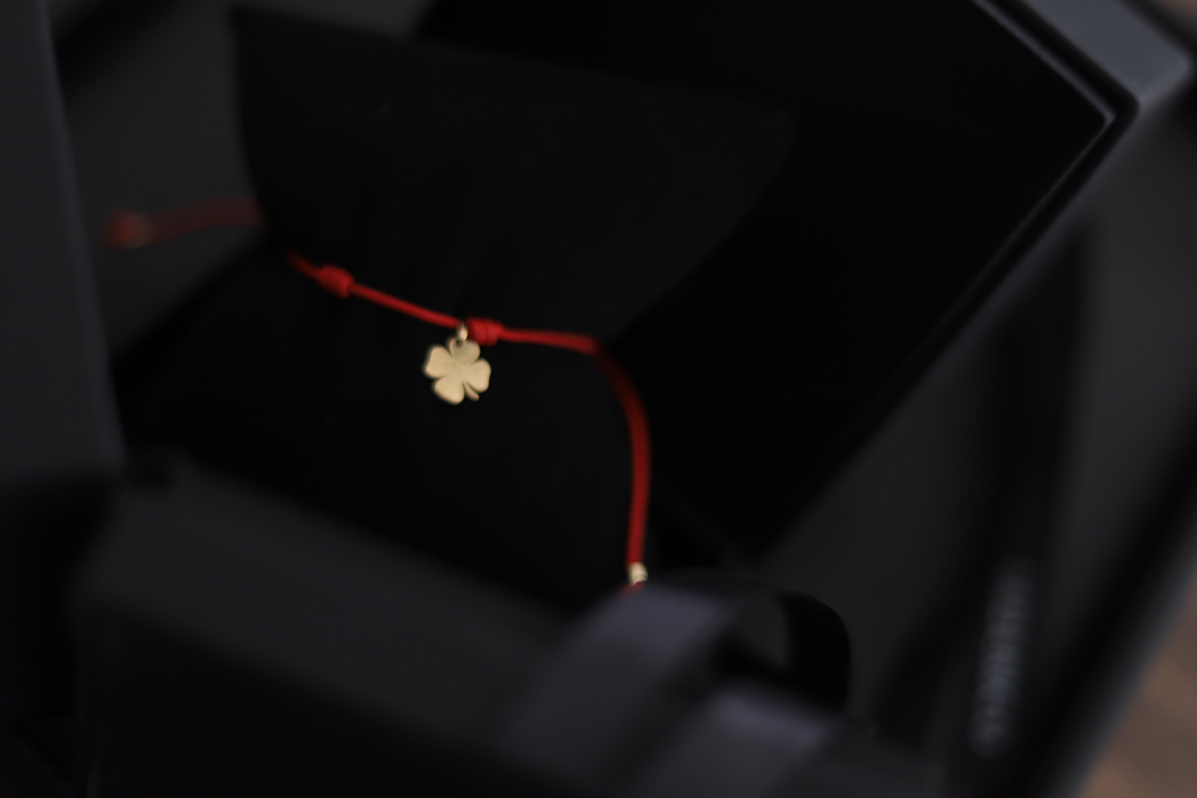 Pulsera mini trébol suerte oro 18 kt