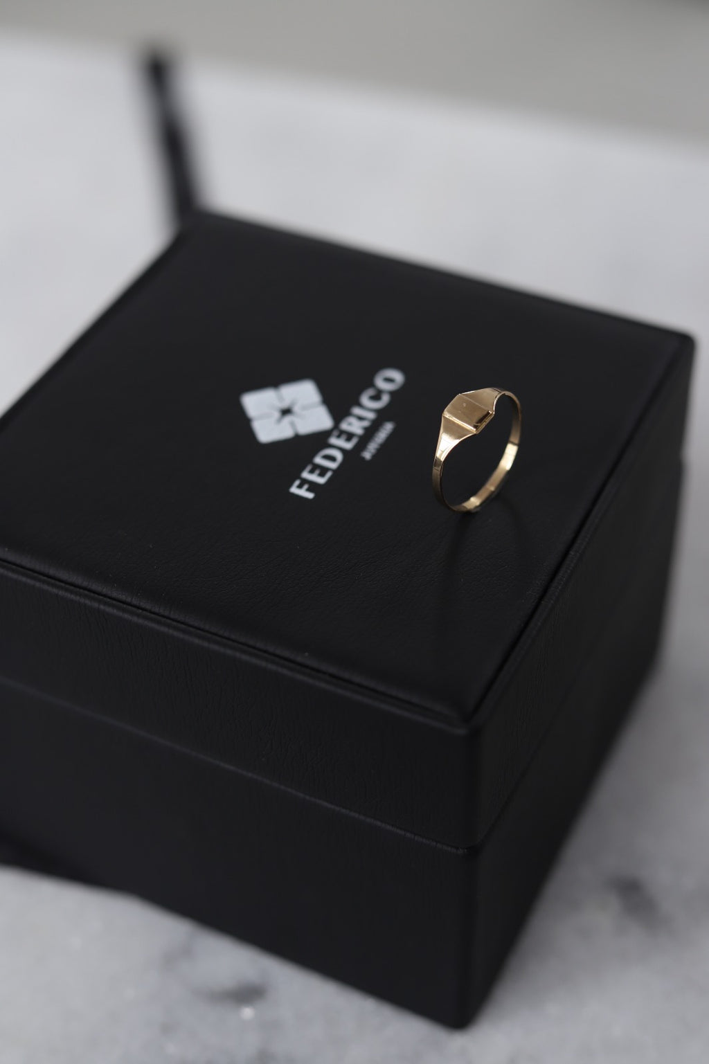 Anillo esencial oro 18 Kt