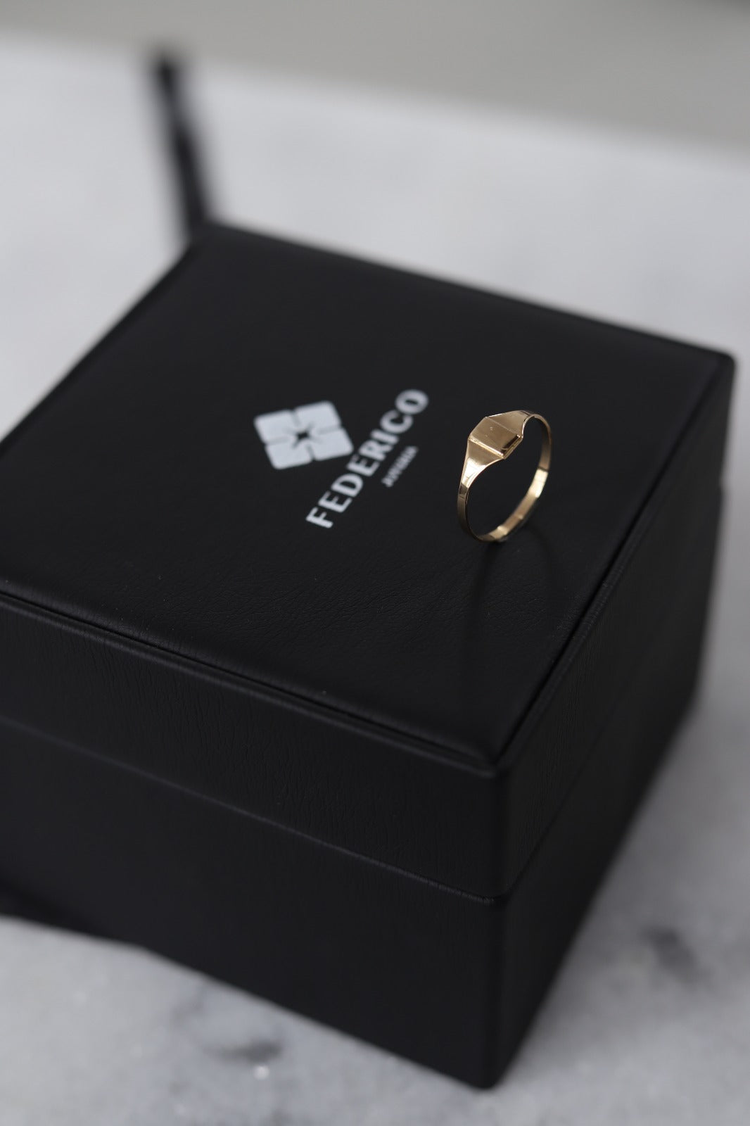 Anillo esencial oro 18 Kt