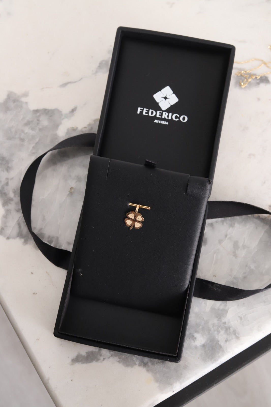 Dije trebol oro 18 kt