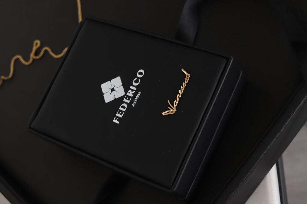 Dije nombre oro 18 kt