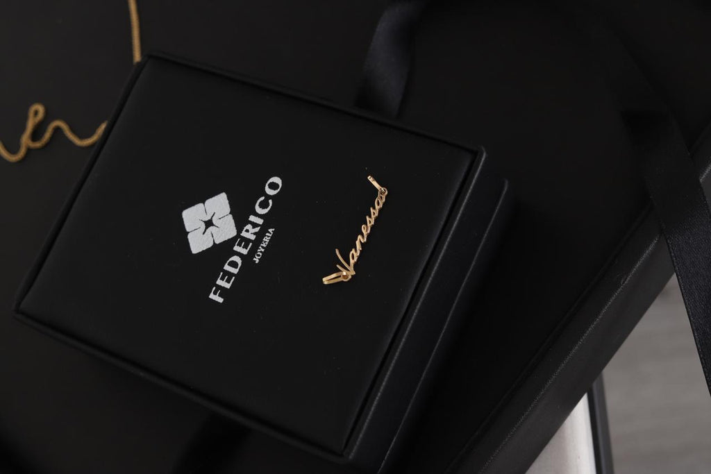 Dije nombre oro 18 kt