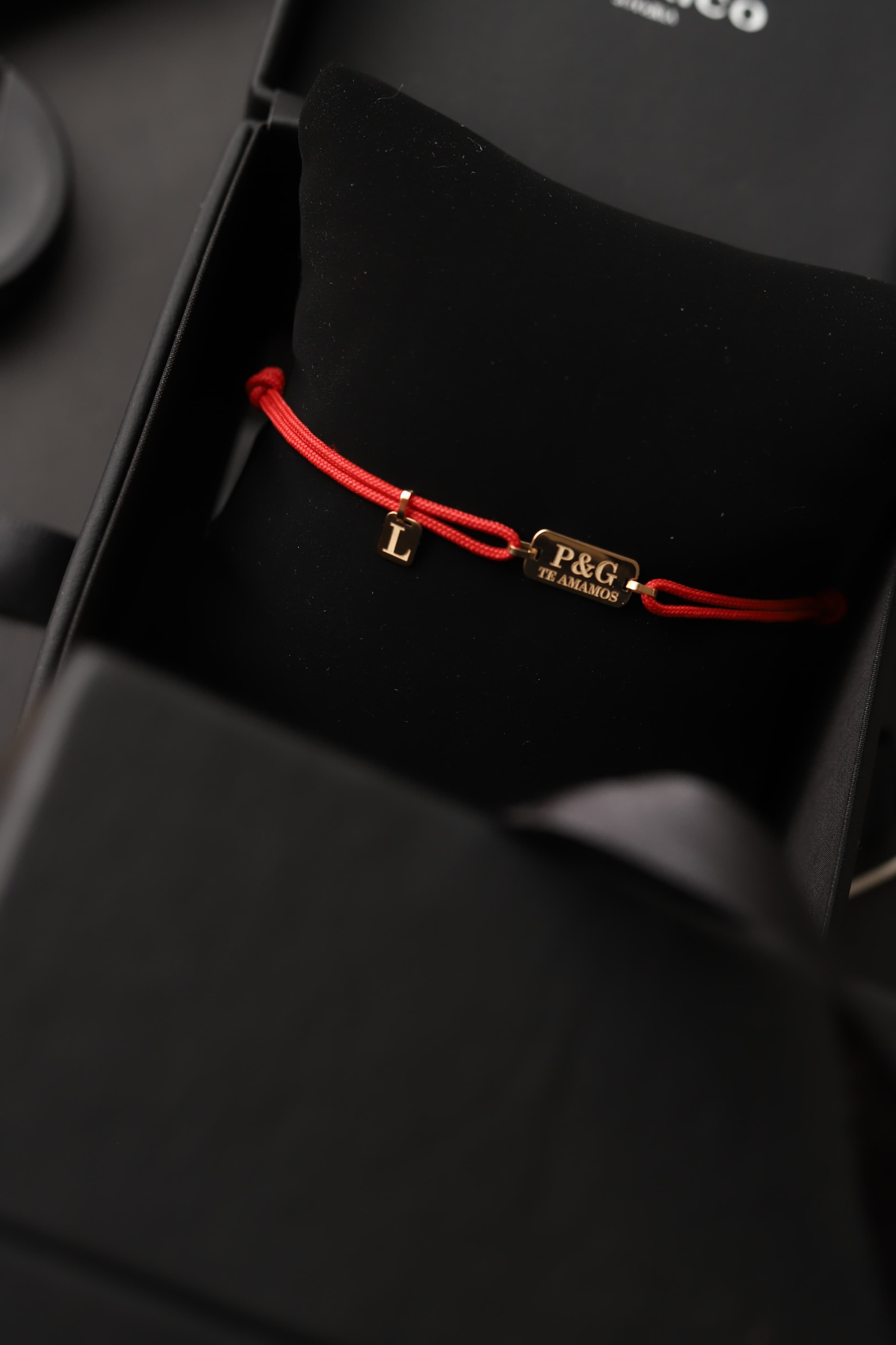 Inscripción dorada oro 18kt pulsera