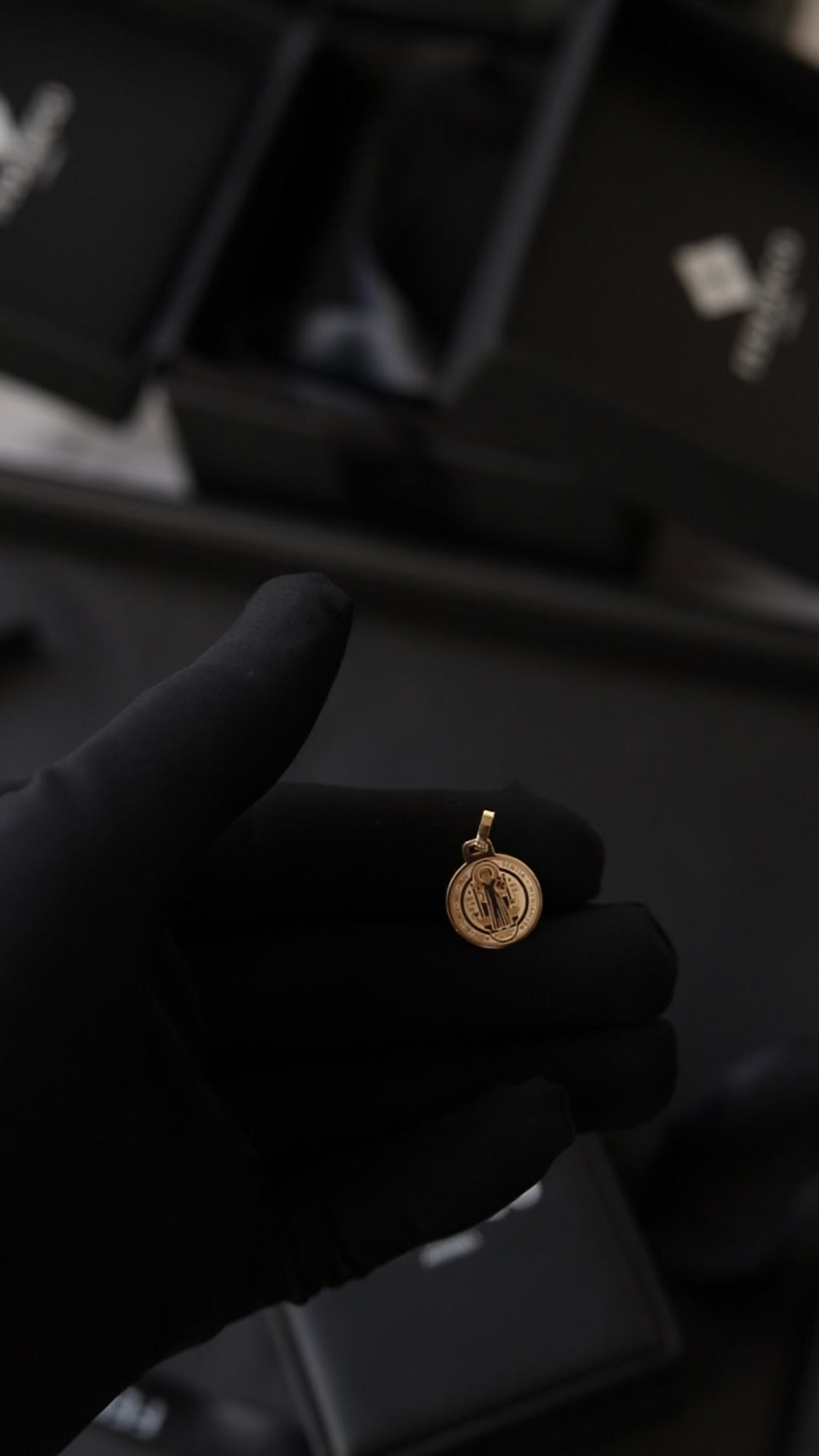 San Benito dije oro18kt