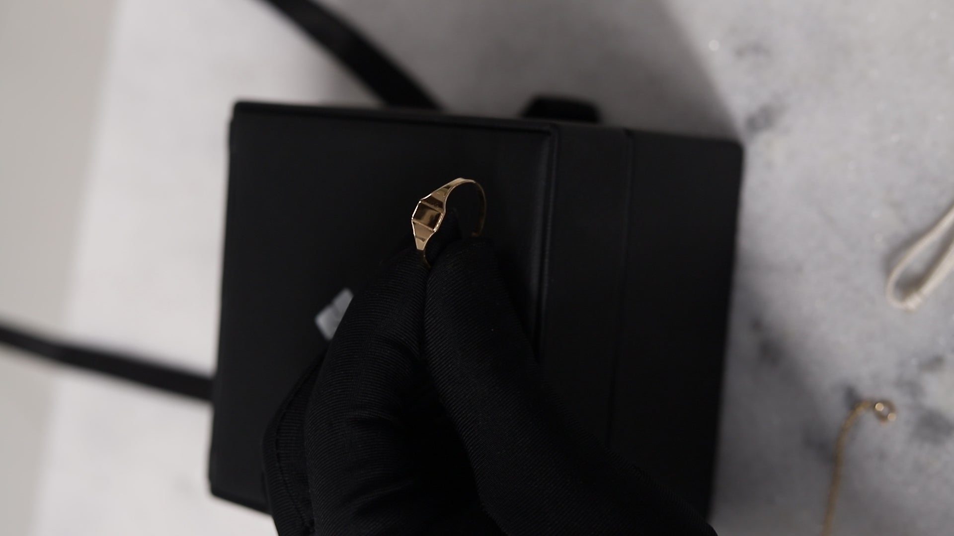 Anillo esencial oro 18 Kt