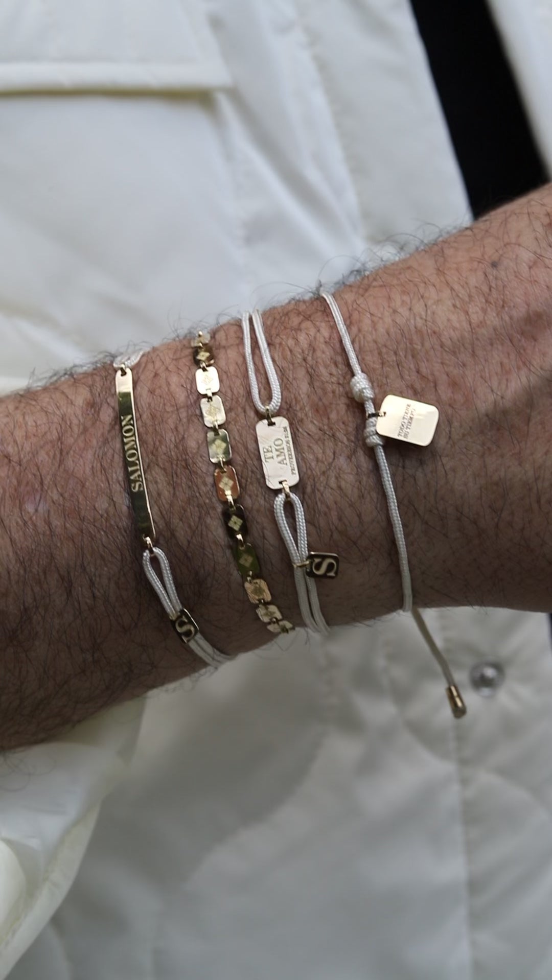 Inscripción dorada oro 18kt pulsera