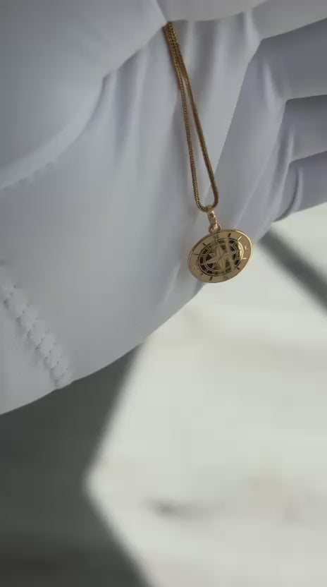 Dije Brújula destino 18kt